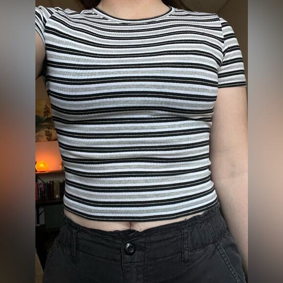 Divided Tops - NWOT Divided Women’s Crop Top